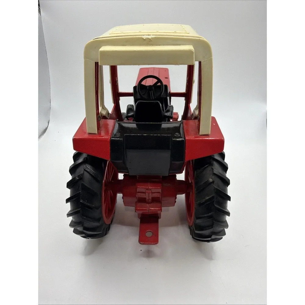 Vintage 1/16 Ertl International harvester 1586‎ diecast w/frontend tractor.